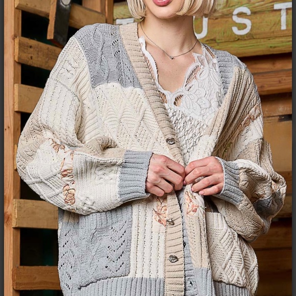 POL V Neck cardigan Cable Knit and Floral Fabric - Picture 2 of 7